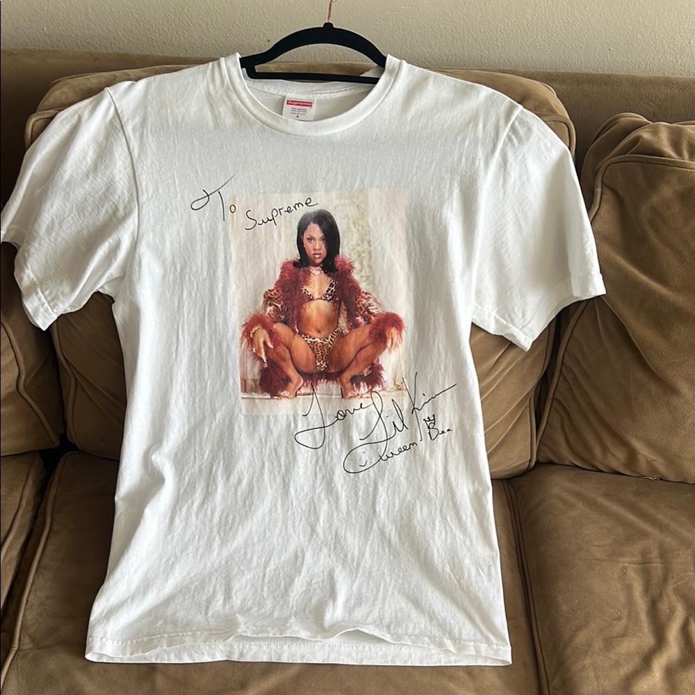 Supreme White Graphic T-Shirt with Lil Kim men size small like new lil stain